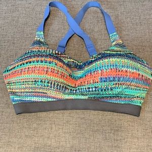 NWOT Victoria Sport Medium Impact Sports Bra 34DD
